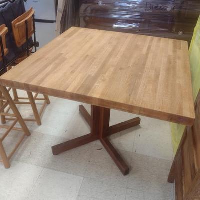 Solid Wood Butcher Block Design Table with Pedestal Base
