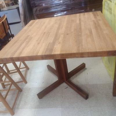 Solid Wood Butcher Block Design Table with Pedestal Base