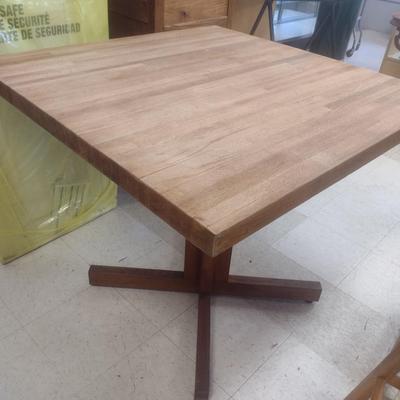 Solid Wood Butcher Block Design Table with Pedestal Base