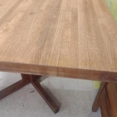 Solid Wood Butcher Block Design Table with Pedestal Base