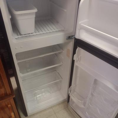 Magic Chef Studio Sized Refrigerator Freezer