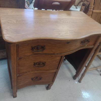 Antique Oak Diminutive Knee Hole Desk/Vanity
