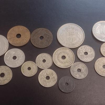 Collection of World Coins Mostly Danish or Spanish Various Dates, Denominations and Origin (#101)