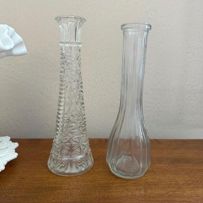 FENTON HOBNAIL MILK GLASS VASE WITH 4 BUD VASES