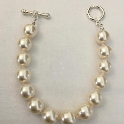 Beautiful Faux beaded Silver plated toggle bracelet