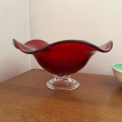 BOHEMIAN CRYSTAL SCALLOPED BOWL, RED GLASS COMPOTE AND A METLOX 2 TONE POTTERY BOWL