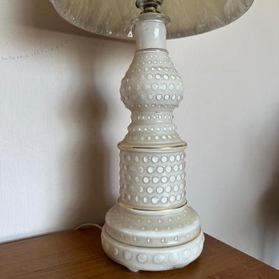 REVERSED HOBNAIL GLASS LAMP AND A MID-CENTURY 2 TIER END TABLE