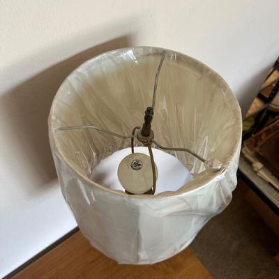 REVERSED HOBNAIL GLASS LAMP AND A MID-CENTURY 2 TIER END TABLE
