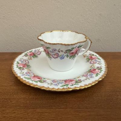 BONE CHINA TEA CUPS AND SAUCERS