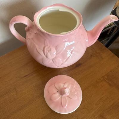 THORENS MUSICAL TEAPOT WITH BONE CHINA TEA CUPS AND SAUCERS