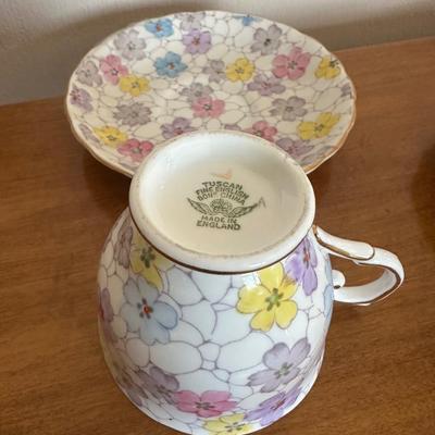 THORENS MUSICAL TEAPOT WITH BONE CHINA TEA CUPS AND SAUCERS
