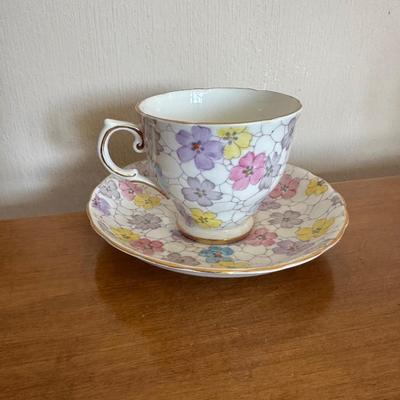 THORENS MUSICAL TEAPOT WITH BONE CHINA TEA CUPS AND SAUCERS