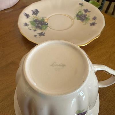 THORENS MUSICAL TEAPOT WITH BONE CHINA TEA CUPS AND SAUCERS