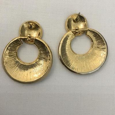 Beautiful gold tone vintage Black and white enameled earrings