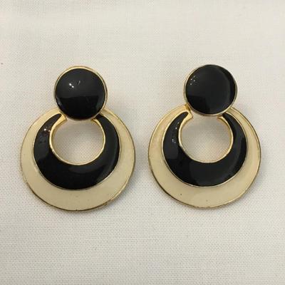 Beautiful gold tone vintage Black and white enameled earrings