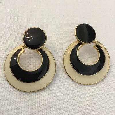 Beautiful gold tone vintage Black and white enameled earrings