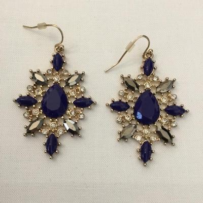 Cute gold tone costume earrings