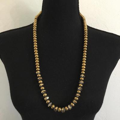 Beautiful vintage faceted glass & glass beaded necklace