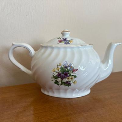 ARTHUR WOOD & SON TEAPOT WITH TEA CUPS AND SAUCERS