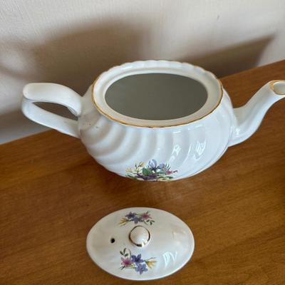 ARTHUR WOOD & SON TEAPOT WITH TEA CUPS AND SAUCERS