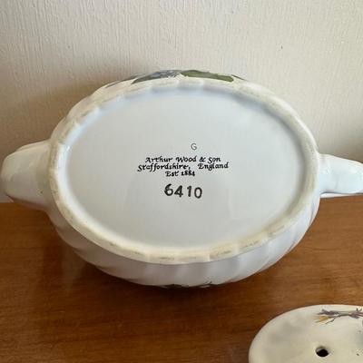 ARTHUR WOOD & SON TEAPOT WITH TEA CUPS AND SAUCERS