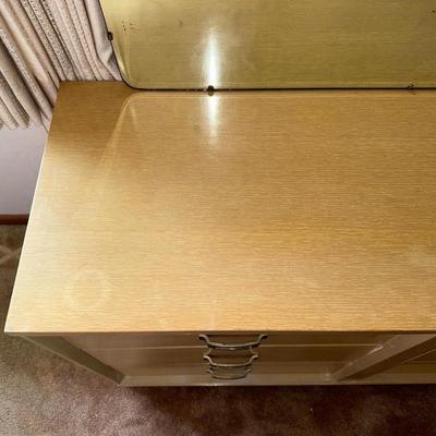 6 DRAWER DRESSER WITH MIRROR