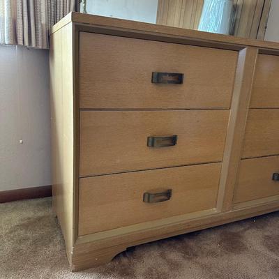 6 DRAWER DRESSER WITH MIRROR