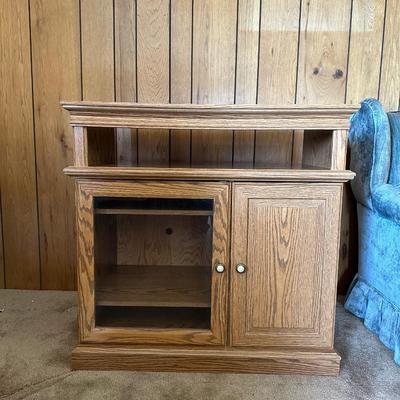 MEDIA STAND WITH GLASS FRONT DOOR AND DVD/CD STORAGE