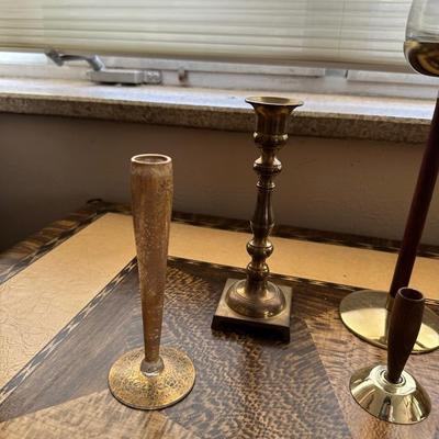 A COLLECTION OF BRASS DECOR