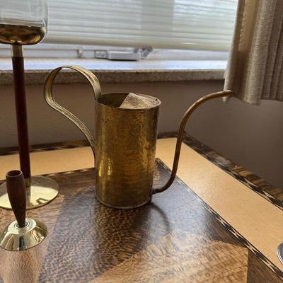 A COLLECTION OF BRASS DECOR