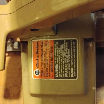 Black and Decker Circular Saw w/extra blades