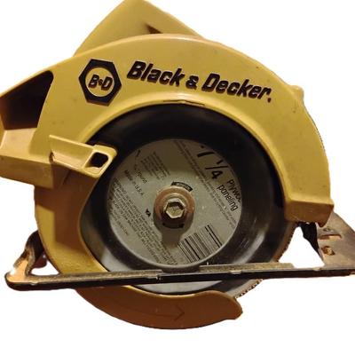 Black and Decker Circular Saw w/extra blades