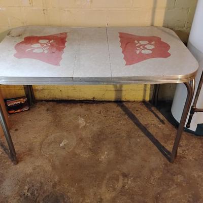 Vintage Table w/4 chairs
