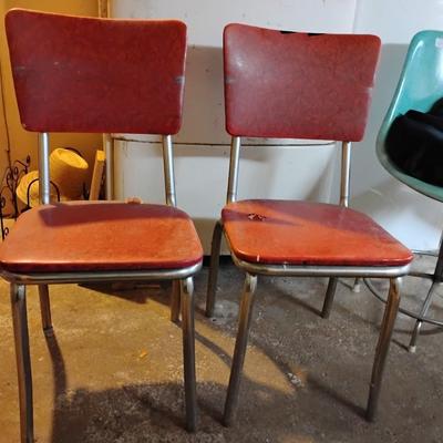 Vintage Table w/4 chairs