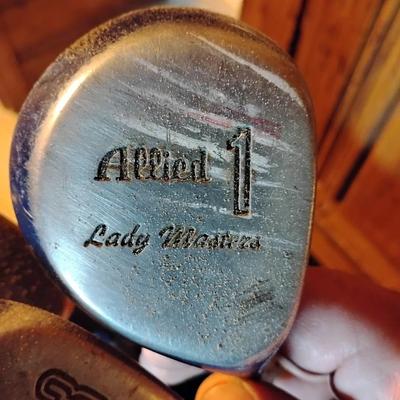 Full set of womans golf clubs w/golf bag