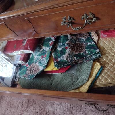 Collection of Table Linens- Place Mats and Table Cloths
