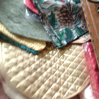 Collection of Table Linens- Place Mats and Table Cloths