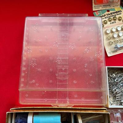 NICE LOT OF SEWING NOTIONS