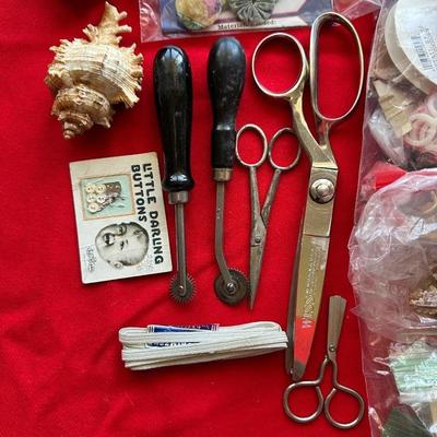 GOOD VARIETY OF SEWING NOTIONS