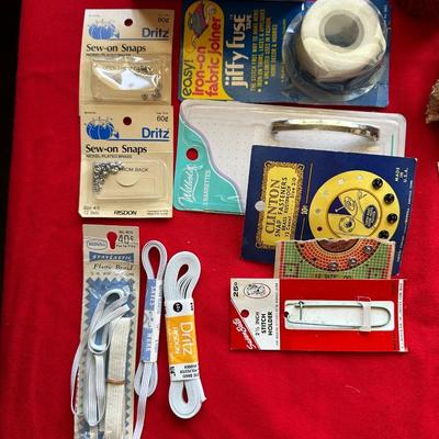 GOOD VARIETY OF SEWING NOTIONS