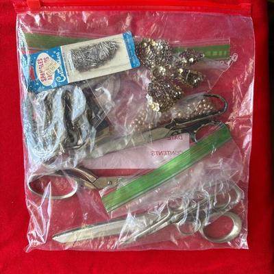 GOOD VARIETY OF SEWING NOTIONS