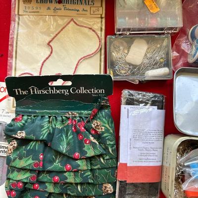 ASSORTMENT OF SEWING NOTIONS