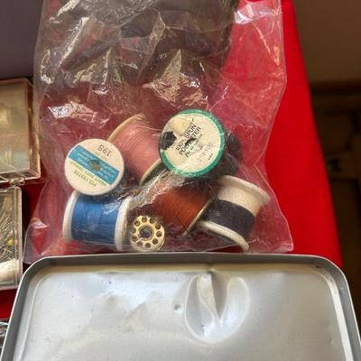 ASSORTMENT OF SEWING NOTIONS