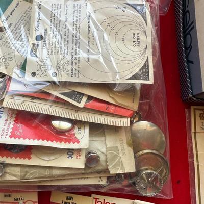 ASSORTMENT OF SEWING NOTIONS