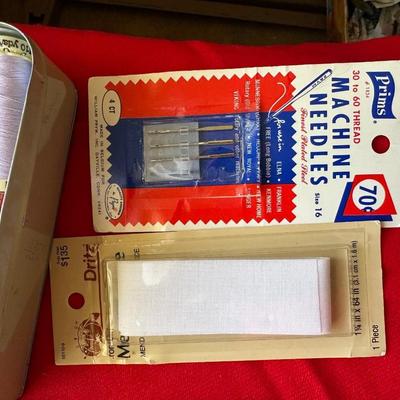 ASSORTMENT OF SEWING NOTIONS