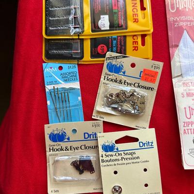 ASSORTMENT OF SEWING NOTIONS