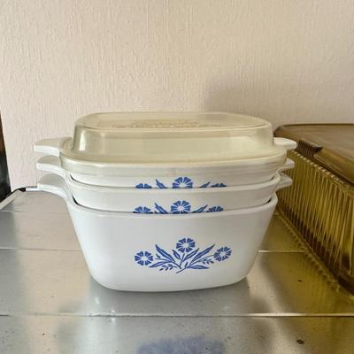 VINTAGE PYREX POT, CORNING WARE CONTAINERS AND VINTAGE FEDERAL AMBER GLASS REFRIGERATOR BOX