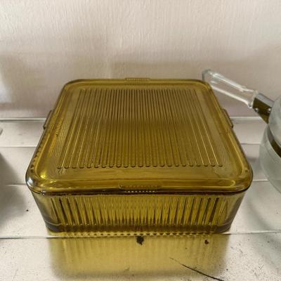 VINTAGE PYREX POT, CORNING WARE CONTAINERS AND VINTAGE FEDERAL AMBER GLASS REFRIGERATOR BOX