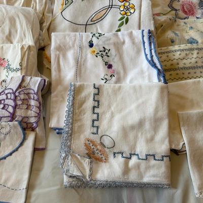 NAPKINS, DOILIES AND MORE
