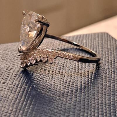 Stunning 2ct Moissanite Diamond Ring Size 7